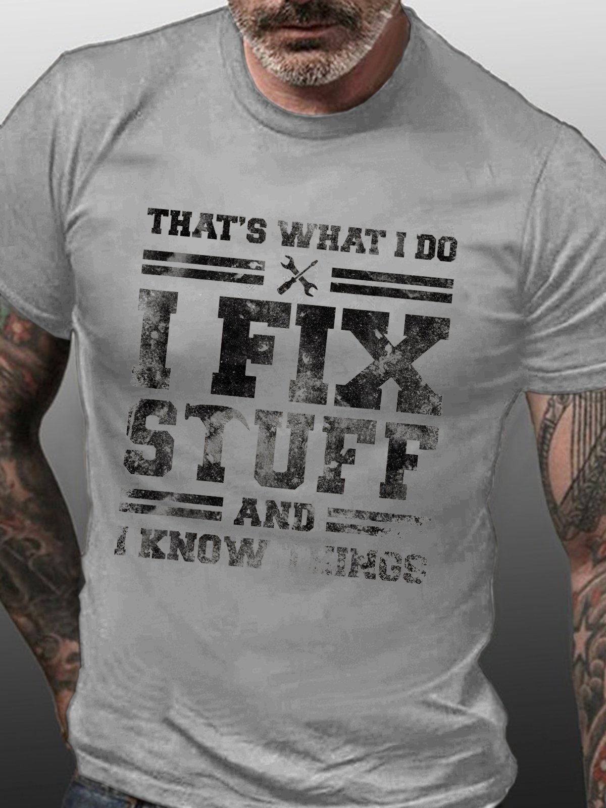 That's What I Do I Fix Stuff And I Know Things Funny Saying Short Sleeve Crew Neck Short Sleeve T-shirt