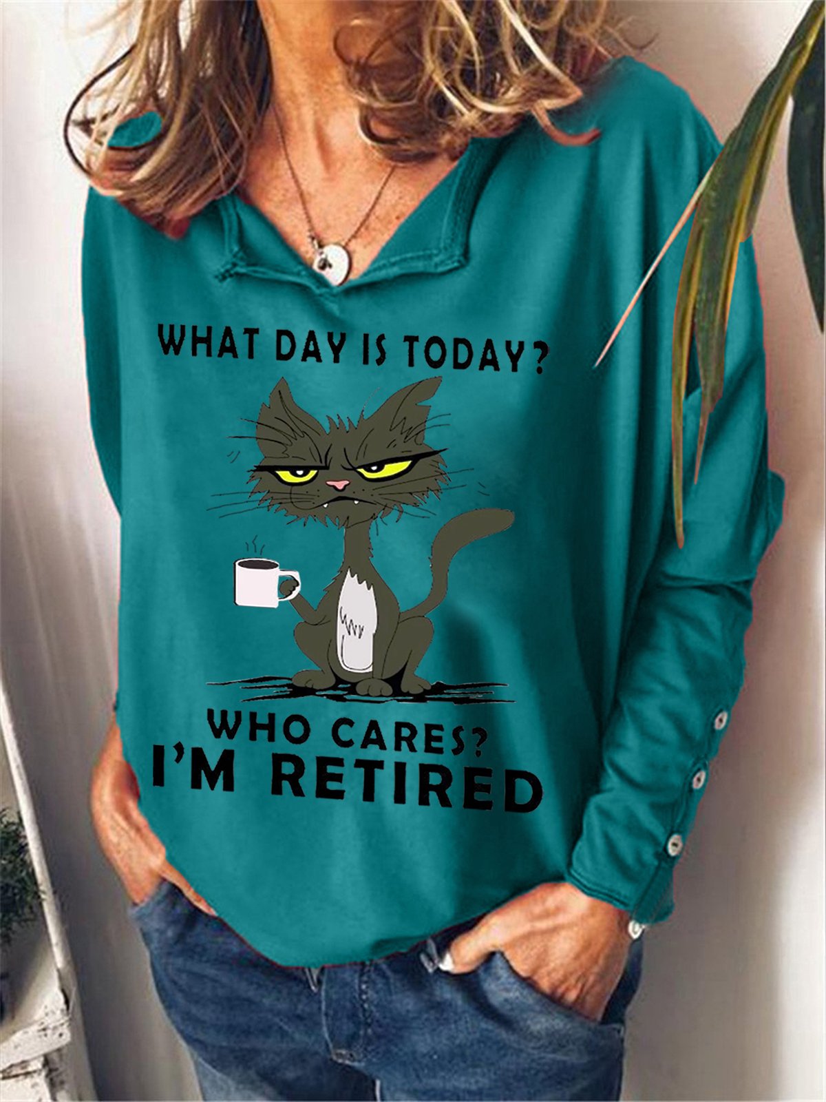 Women Funny What Day Is Today Who Cares I‘m Retired Black Cat Text Letters Sweatshirt