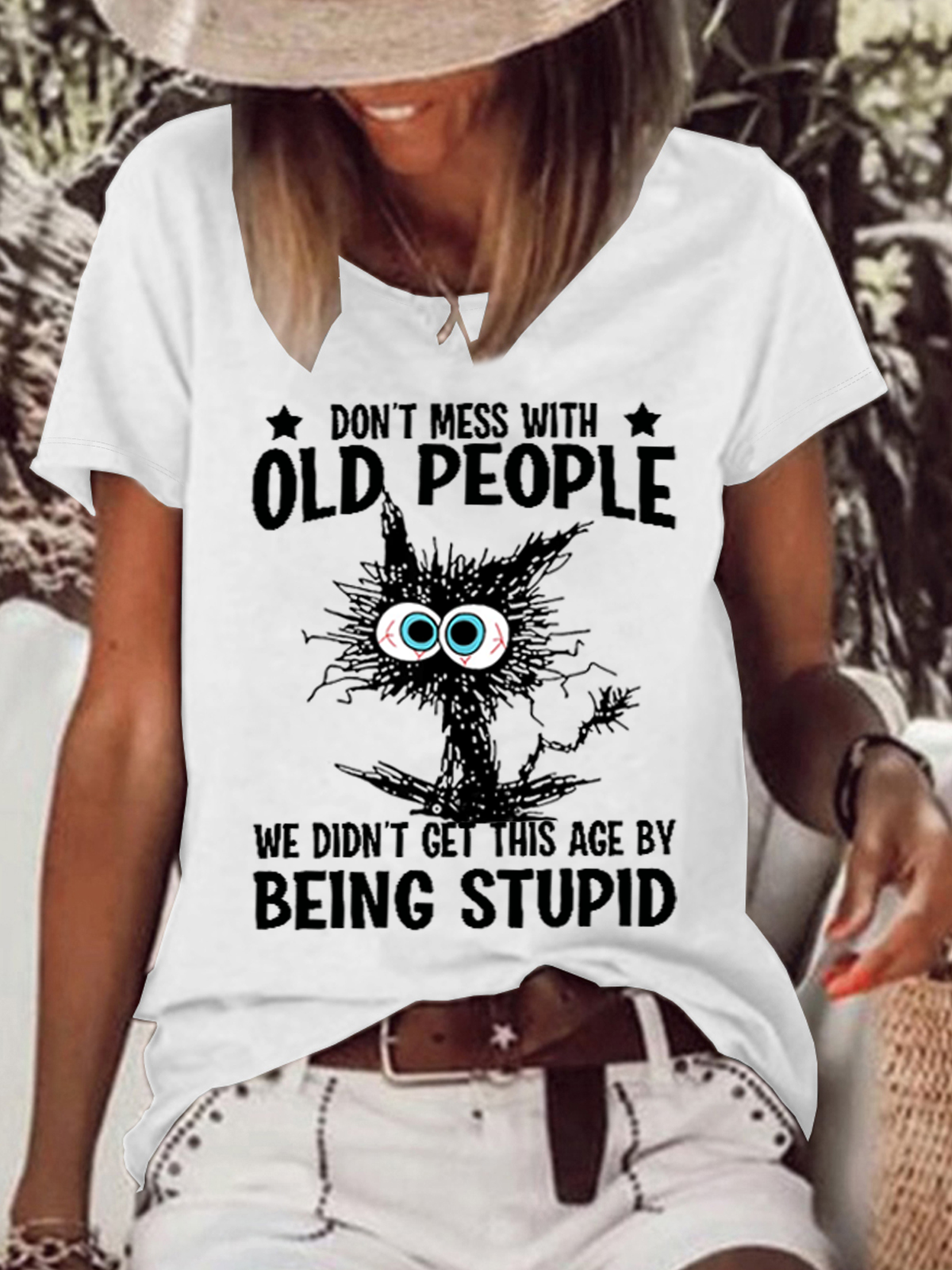 Women's Funny Cat Don't Mess With Old People We Didn't Get This Age By Being Stupid Casual Loose T-Shirt