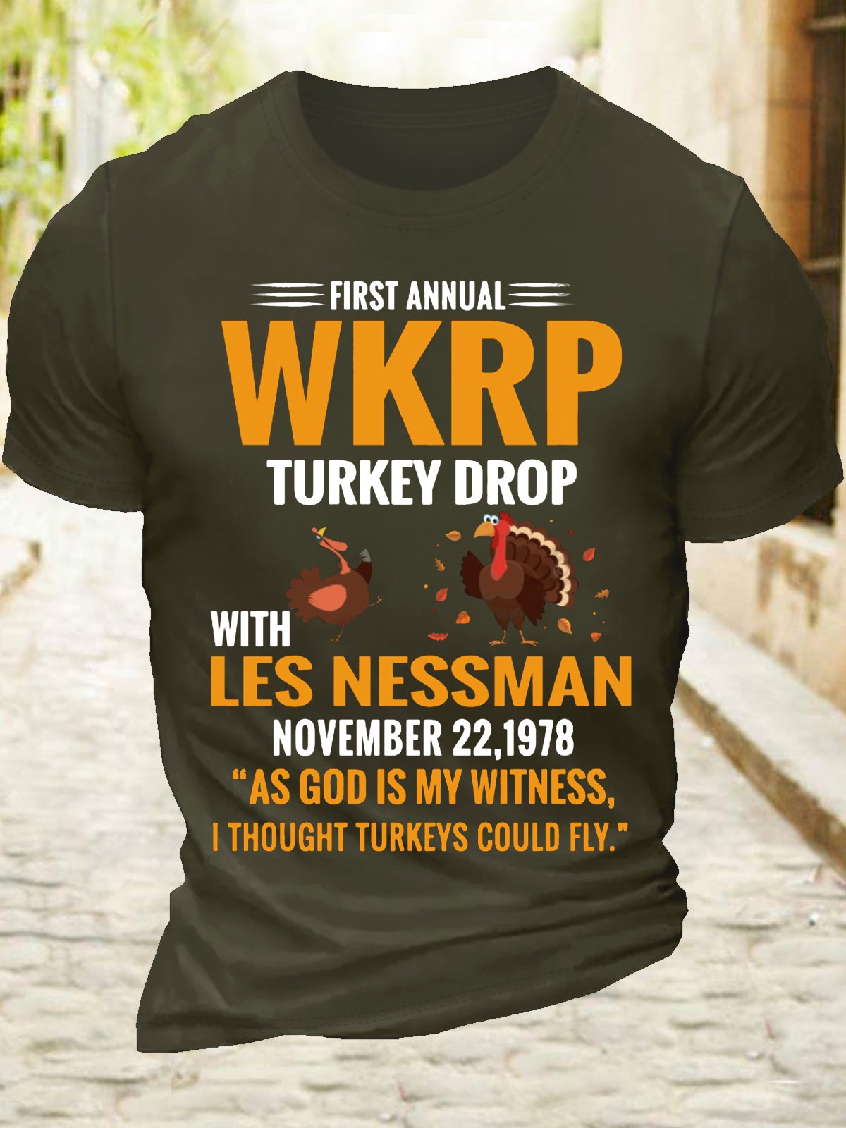 Men’s Cotton First Annual WKRP Turkey Drop With Les Nessman November 22 1978 T-Shirt